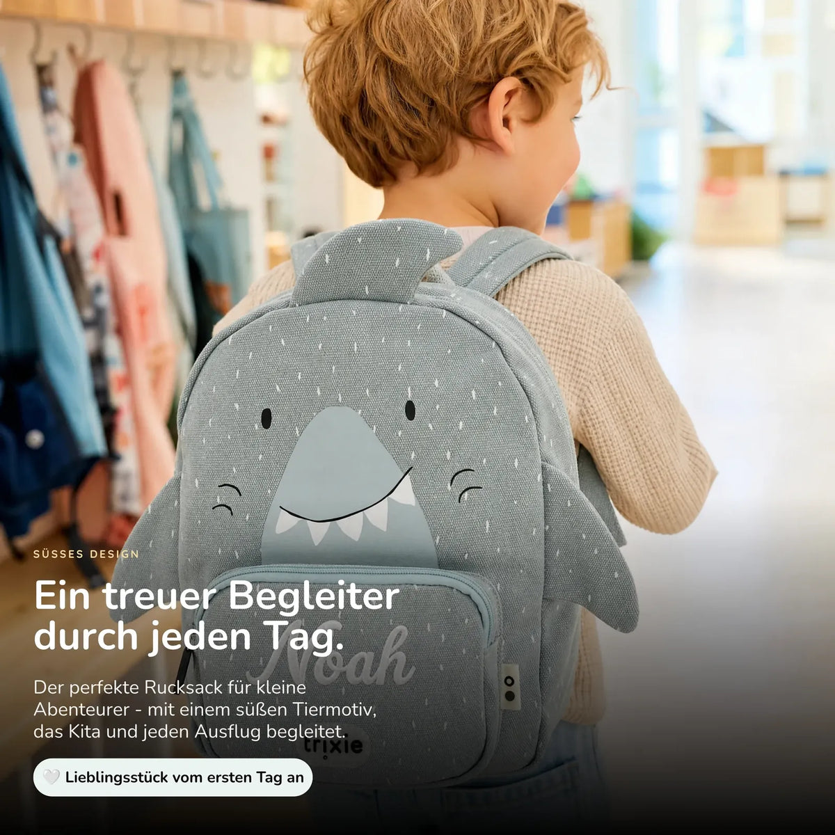 Trixie Kindergartenrucksack Hai, Name mit weißen Stickfäden bestickt