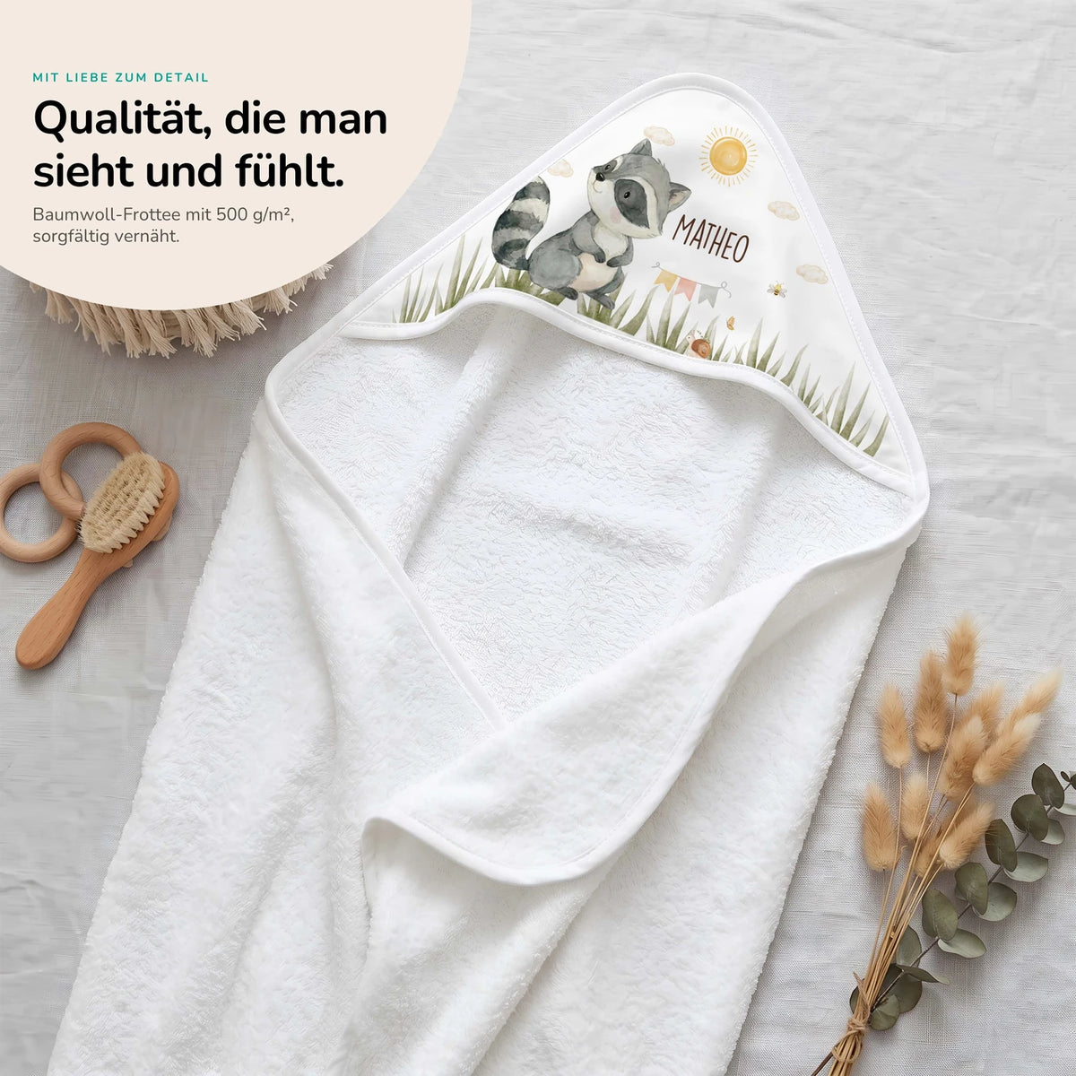 Personalisiertes Kapuzenhandtuch Baby â WaschbĂ€r Wiese
