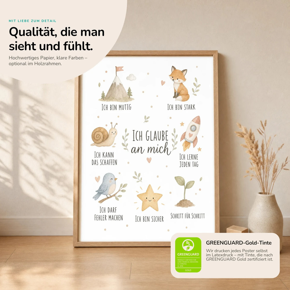 Kinderposter „Collage Ich glaube an mich“ im Holzrahmen auf dem Regal – Poster mit Sprüchen fürs Kinderzimmer