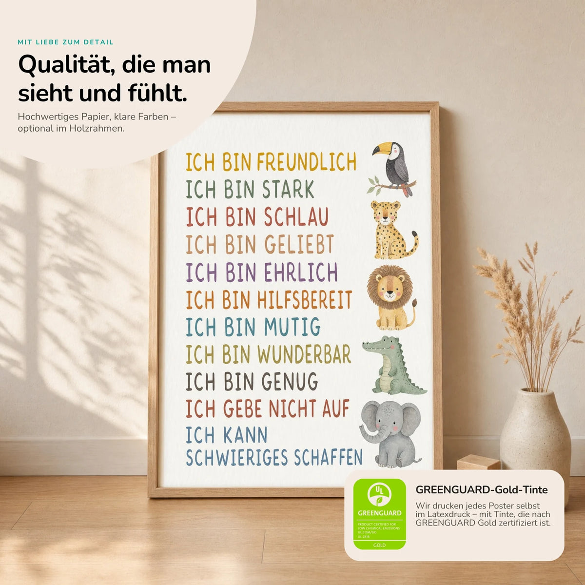 Kinderposter „Safaritiere“ im Holzrahmen auf dem Regal – Poster mit Sprüchen fürs Kinderzimmer