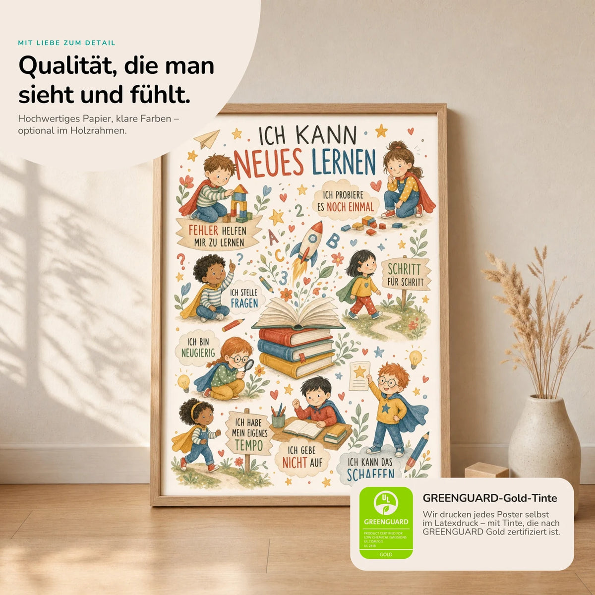 Kinderposter âWimmelbild Neues lernenâ im Holzrahmen auf dem Regal â Poster mit SprĂŒchen fĂŒrs Kinderzimmer