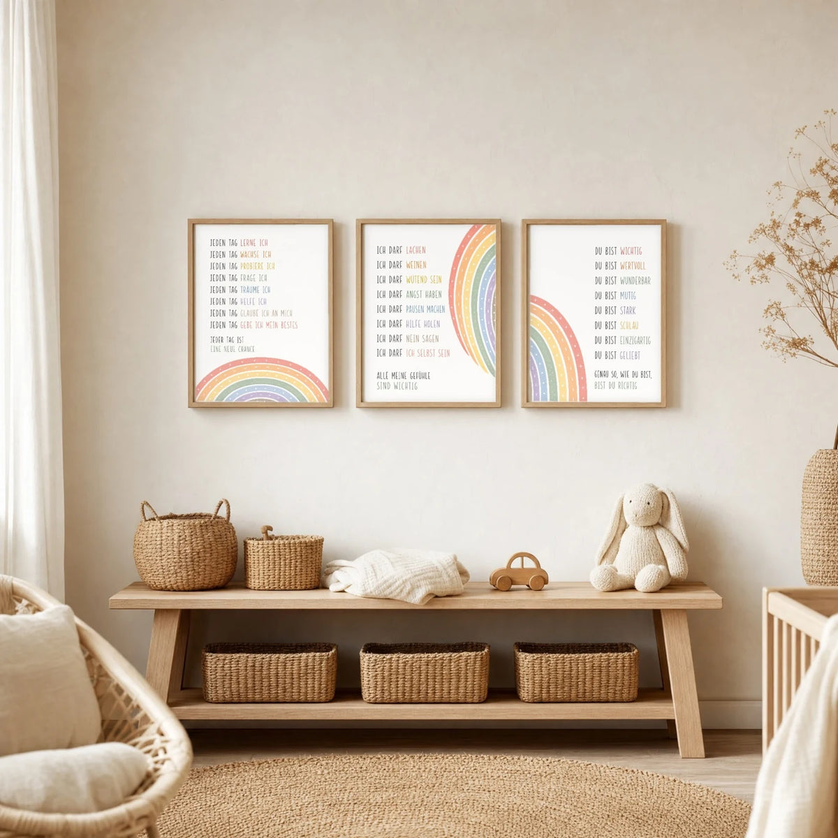 Kinderzimmer Deko: Affirmationsposter âMinimal Ich darfâ zusammen mit weiteren Motiven an der Wand