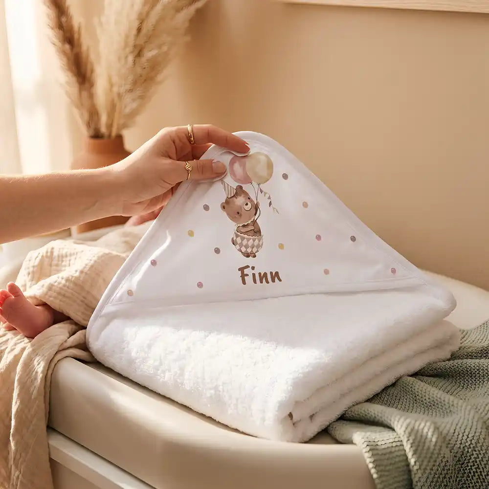 Personalisiertes Kapuzenhandtuch Baby BĂ€r Luftballons â Detail der bedruckbaren Kapuze