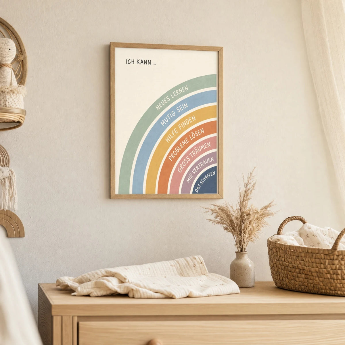 Wandbild Kinderzimmer: Affirmationsposter âRegenbogen Ich kann vielâ im Holzrahmen ĂŒber der Kommode