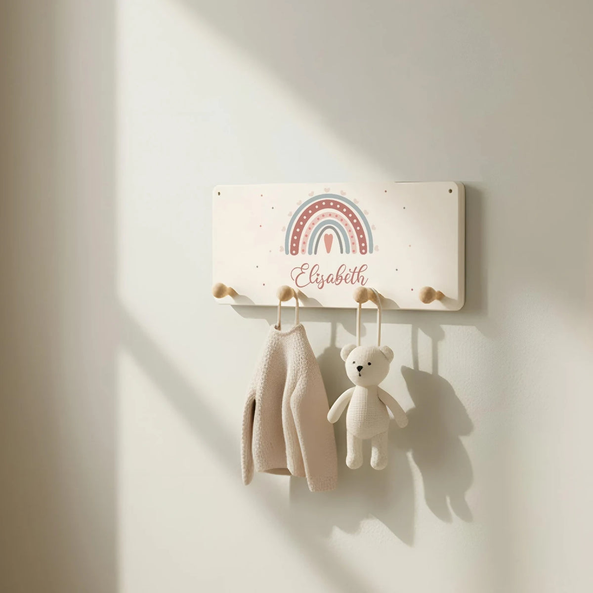 Kindergarderobe Holz personalisiert - Regenbogen