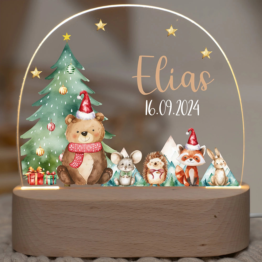 Nachtlicht mit Namen und Motiv BĂ€r â Wunschname und Datum auf Acrylglas, eingeschaltet