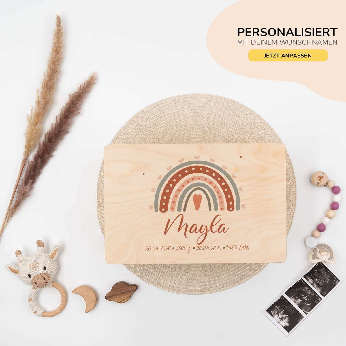 detailansicht des personalisierten regenbogen-bundles mit namen