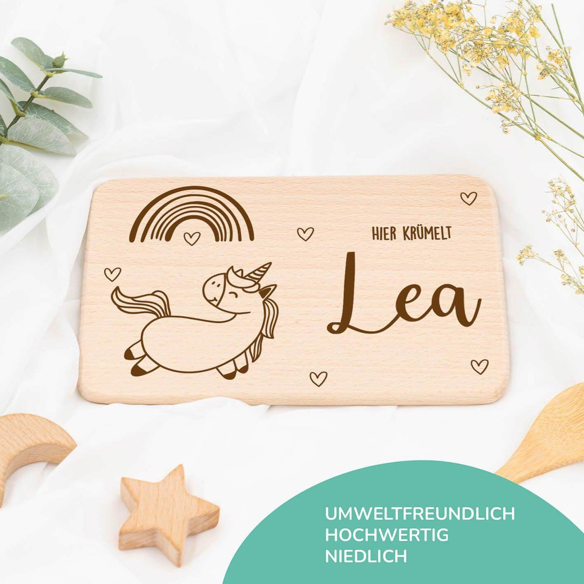 breakfast board with regenbogen einhorn design and personalized name