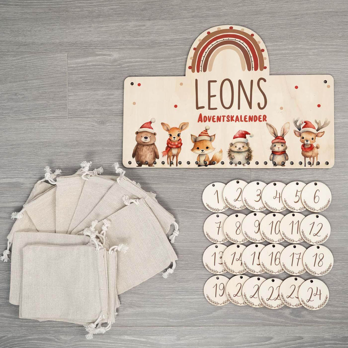 gravierter adventskalender mit tierfamilie motiv