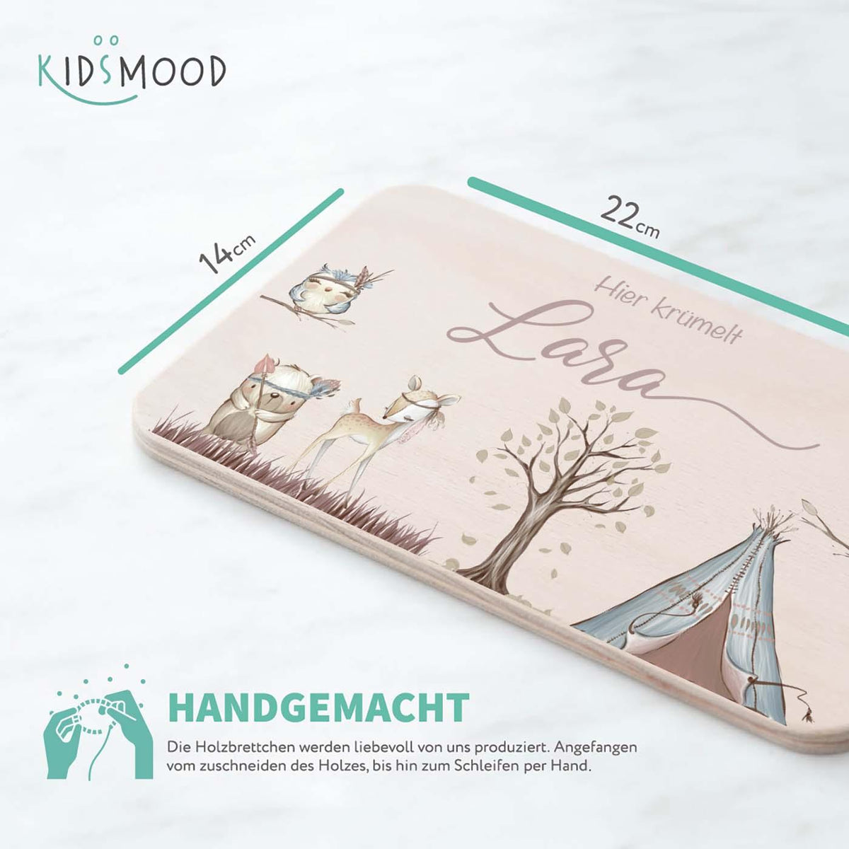 detailansicht der gravur auf dem frühstücksbrettchen mit woodland