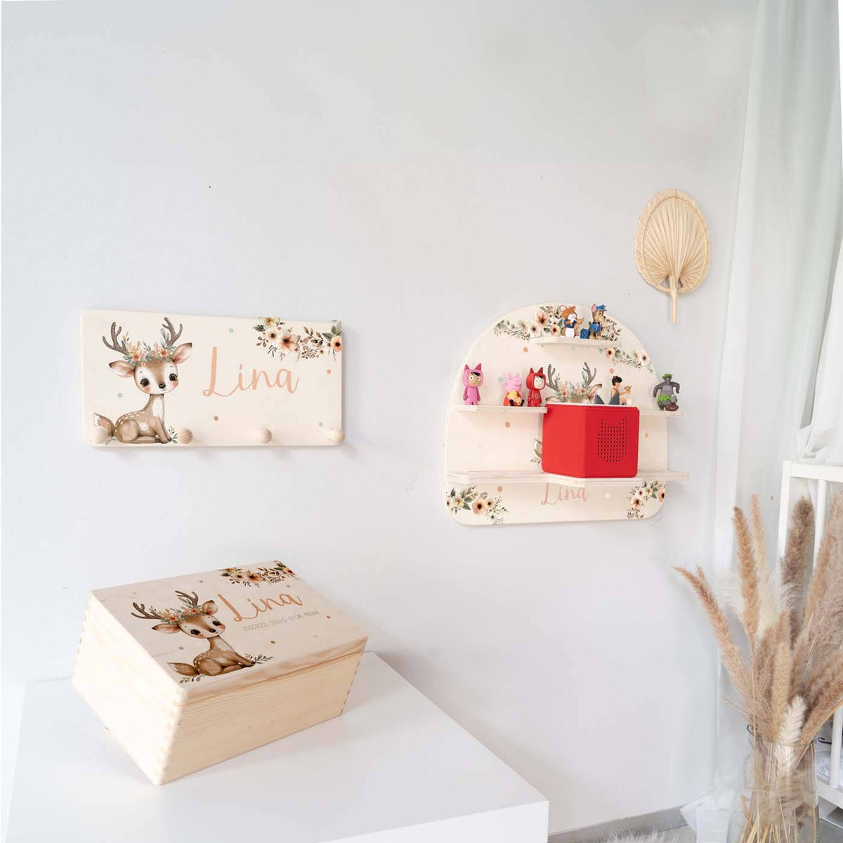 reh-bundle mit gravierter garderobe und tieren