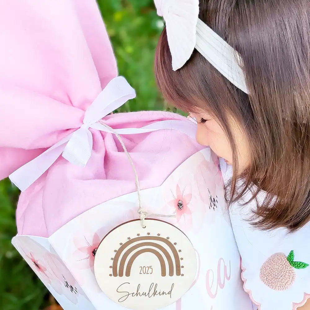 Personalisierte Schultüte mit Namen - Regenbogen mit Blumen