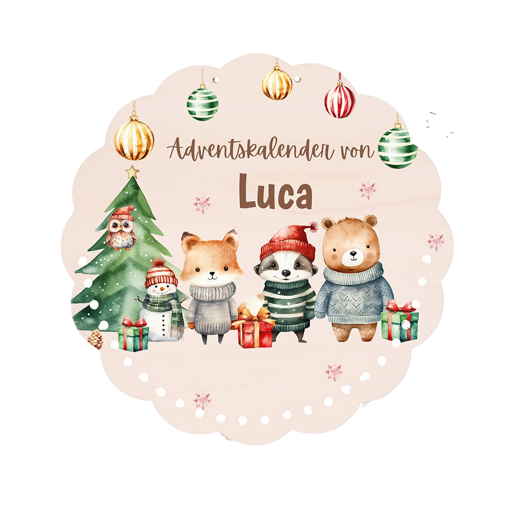 Personalisierter runder Adventskalender Kinder aus Holz - Waldtiere mit Weihnachtsmützen