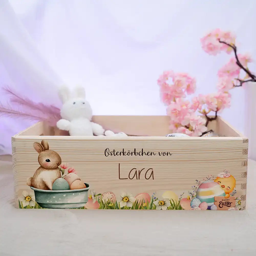 Osterkiste Holz personalisiert - Häschen im Blumenbad