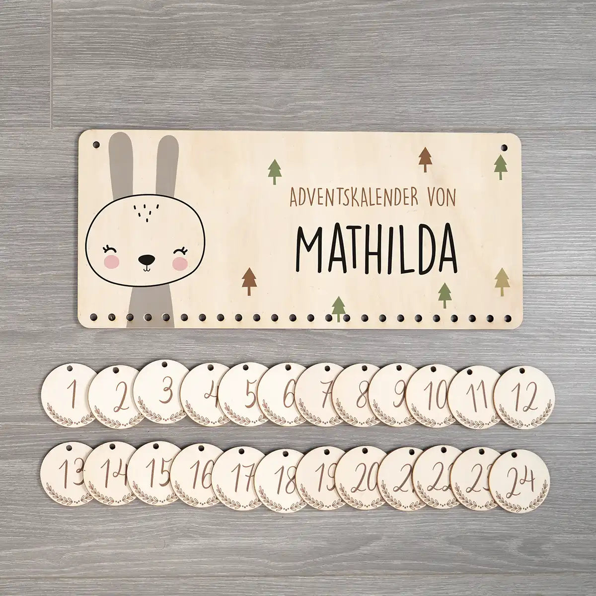 Personalisierbarer Adventskalender farbig - Winterhase