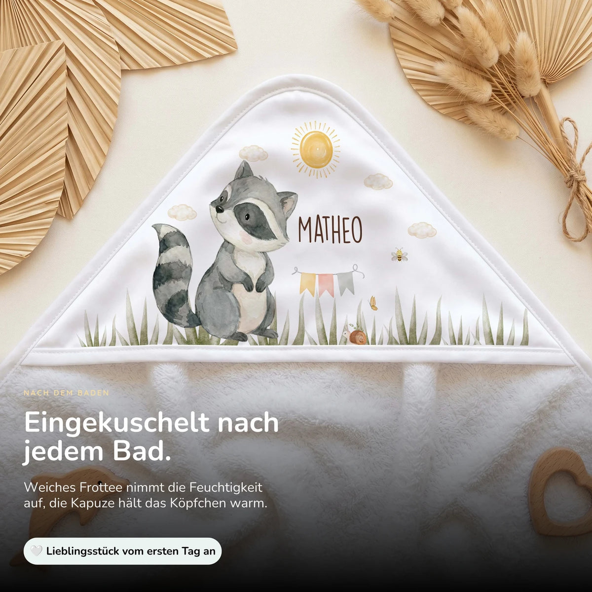 Personalisiertes Kapuzenhandtuch Baby – Waschbär Wiese