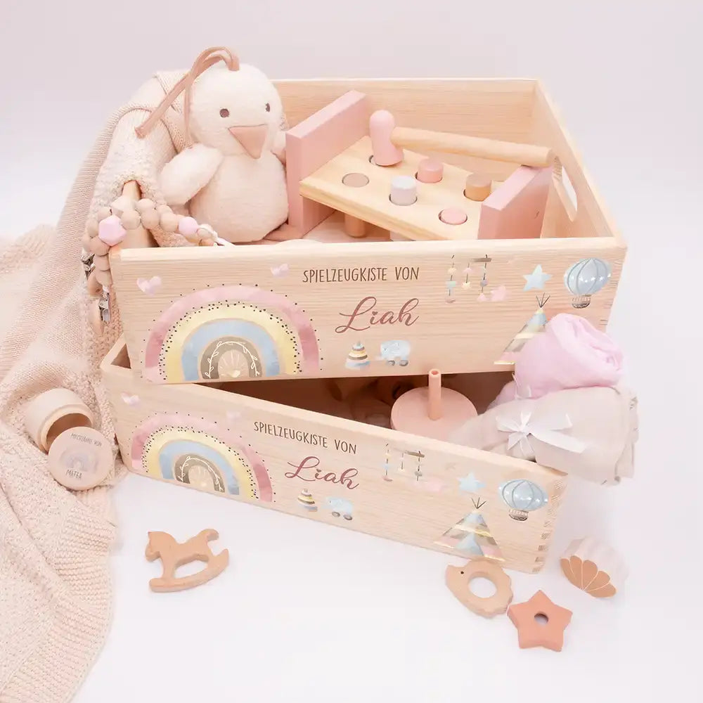 Spielzeugkiste personalisiert mit Namen - Baby Reh mit Regenbogen