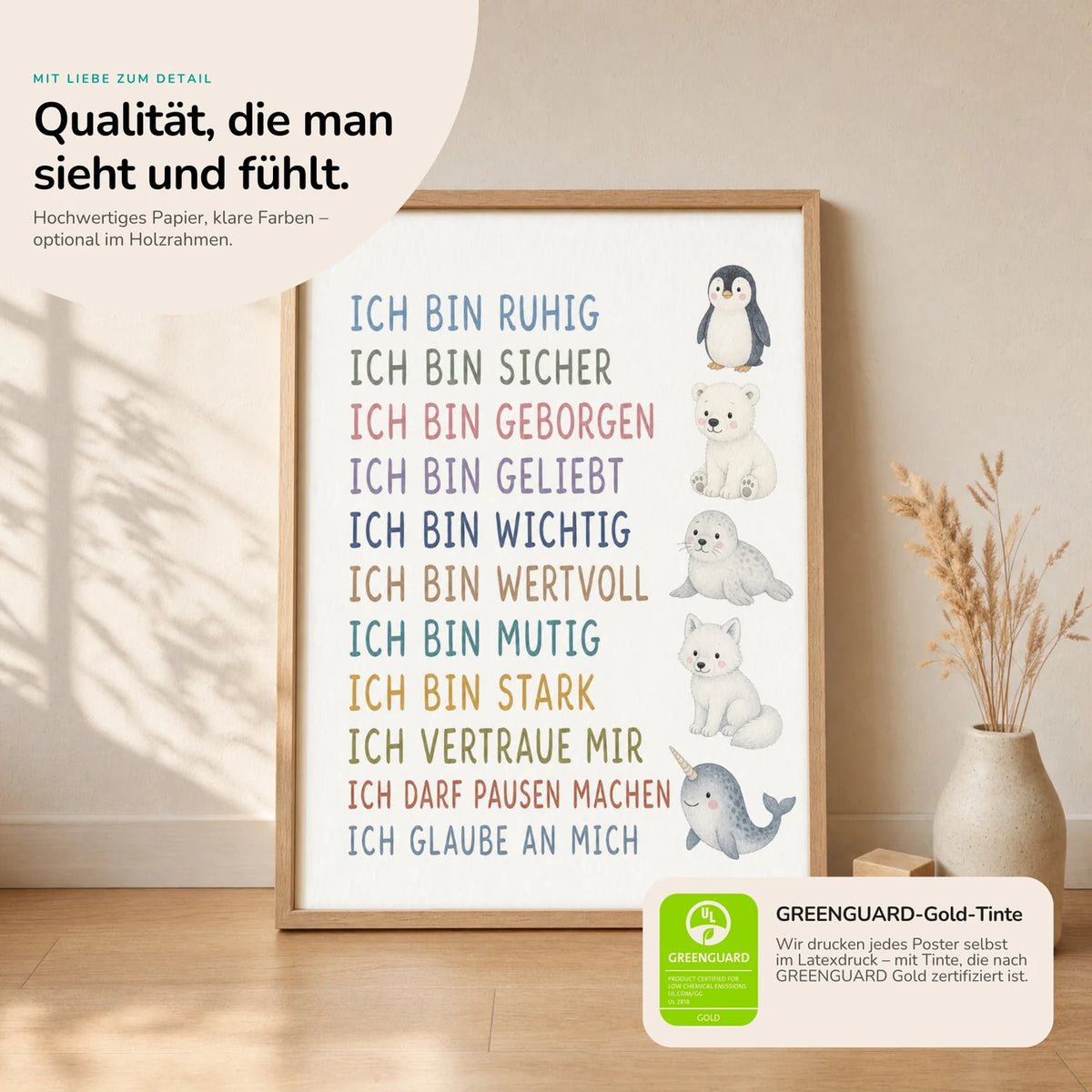 Kinderposter „Arktistiere“ im Holzrahmen auf dem Regal – Poster mit Sprüchen fürs Kinderzimmer