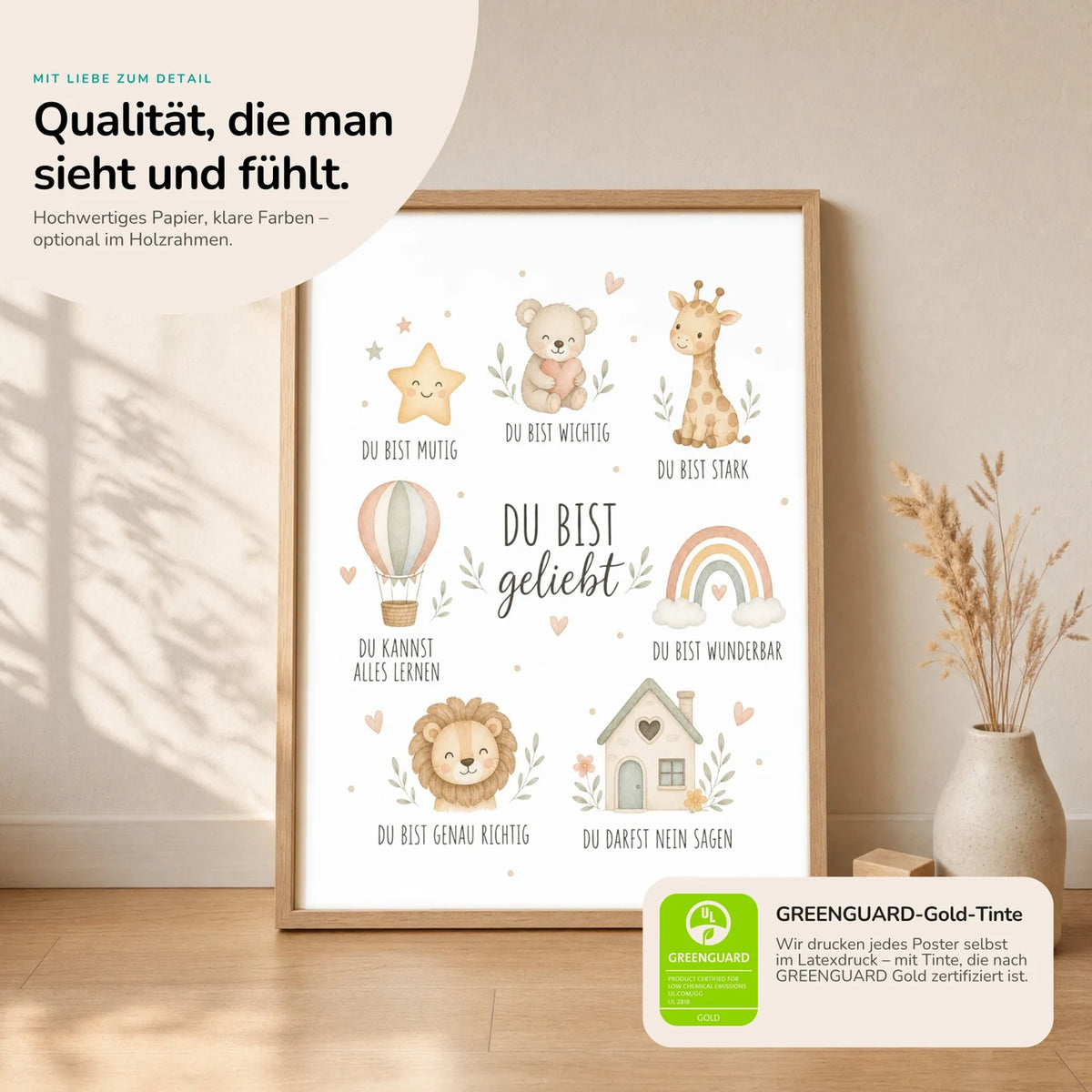 Kinderposter „Collage Du bist geliebt“ im Holzrahmen auf dem Regal – Poster mit Sprüchen fürs Kinderzimmer