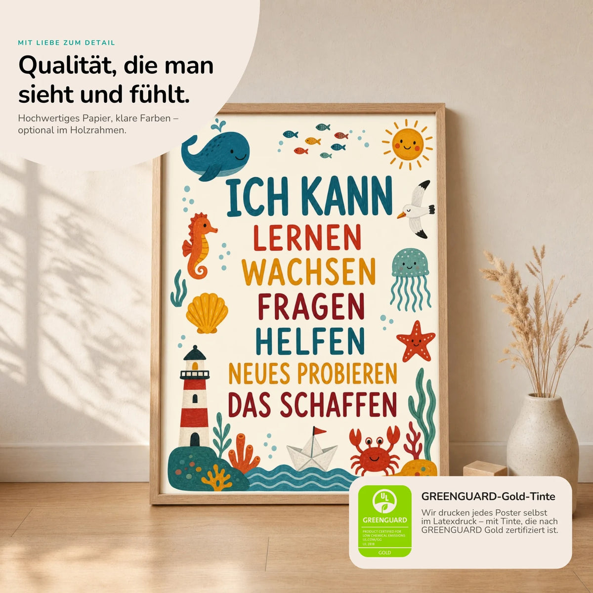 Kinderposter „Meer Ich kann lernen“ im Holzrahmen auf dem Regal – Poster mit Sprüchen fürs Kinderzimmer