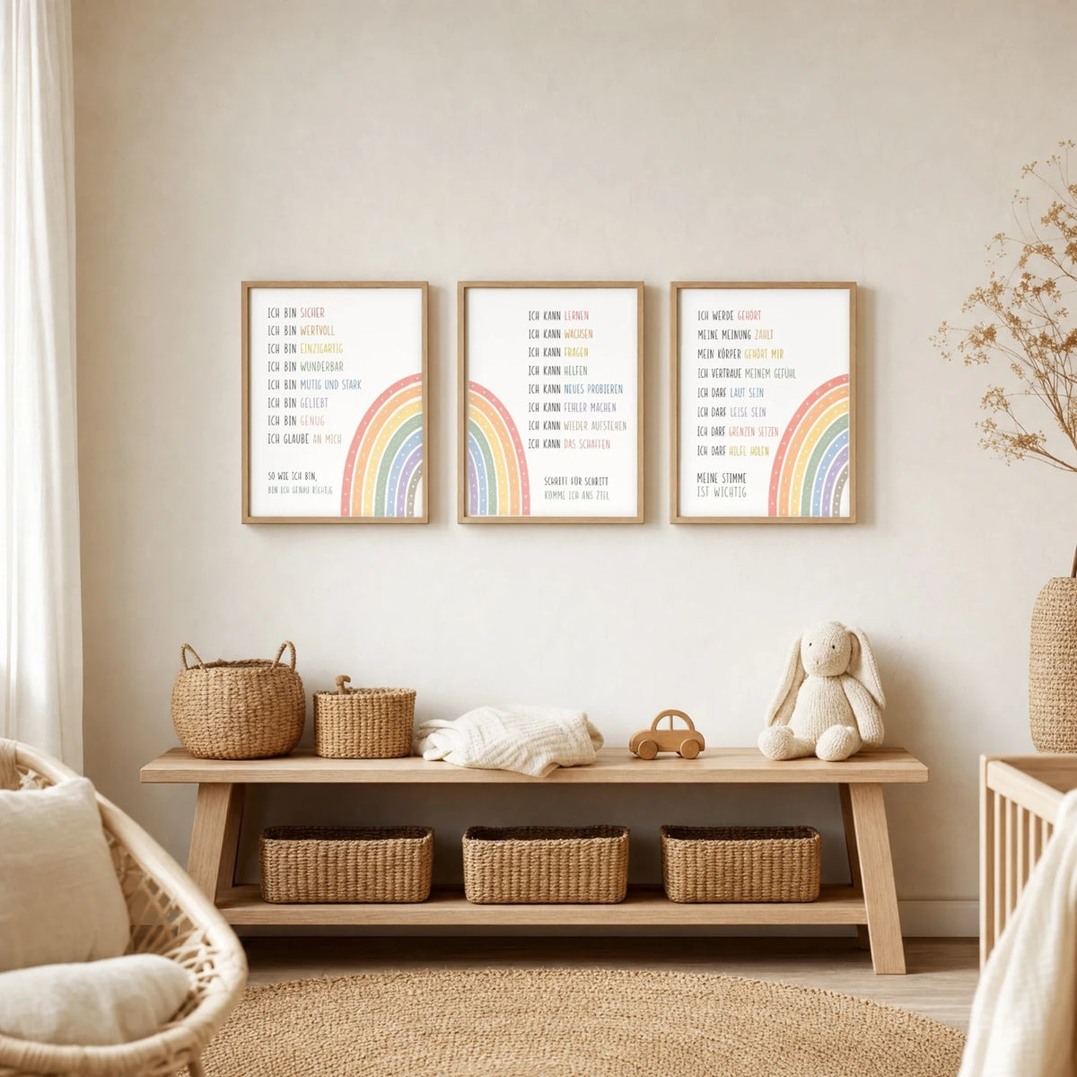 Kinderzimmer Deko: Affirmationsposter „Minimal Ich kann“ zusammen mit weiteren Motiven an der Wand