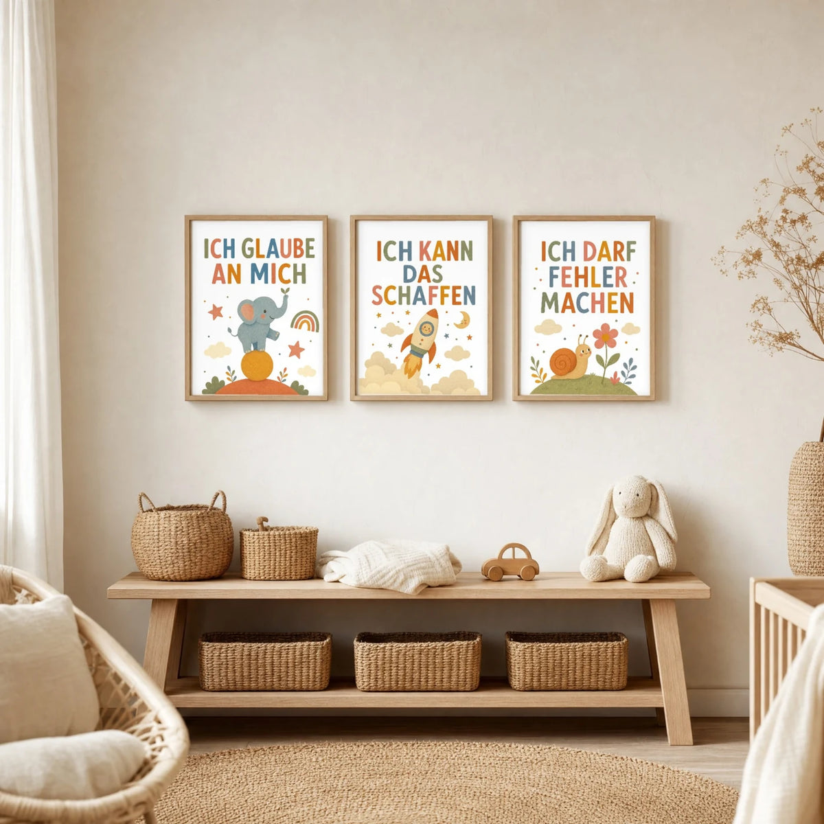 Kinderzimmer Deko: Affirmationsposter „Rakete Ich kann das schaffen“ zusammen mit weiteren Motiven an der Wand