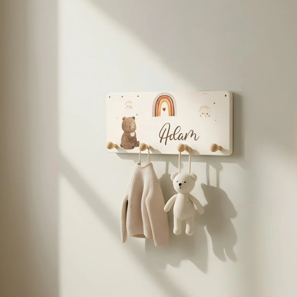 Kindergarderobe Holz personalisiert - Boho Bär Regenbogen