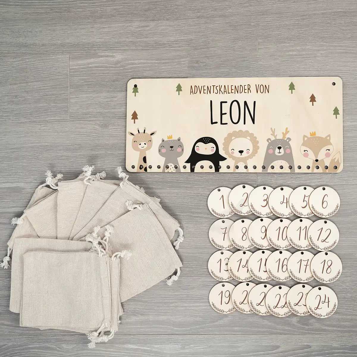 Personalisierbarer Adventskalender farbig - Winterfamilie