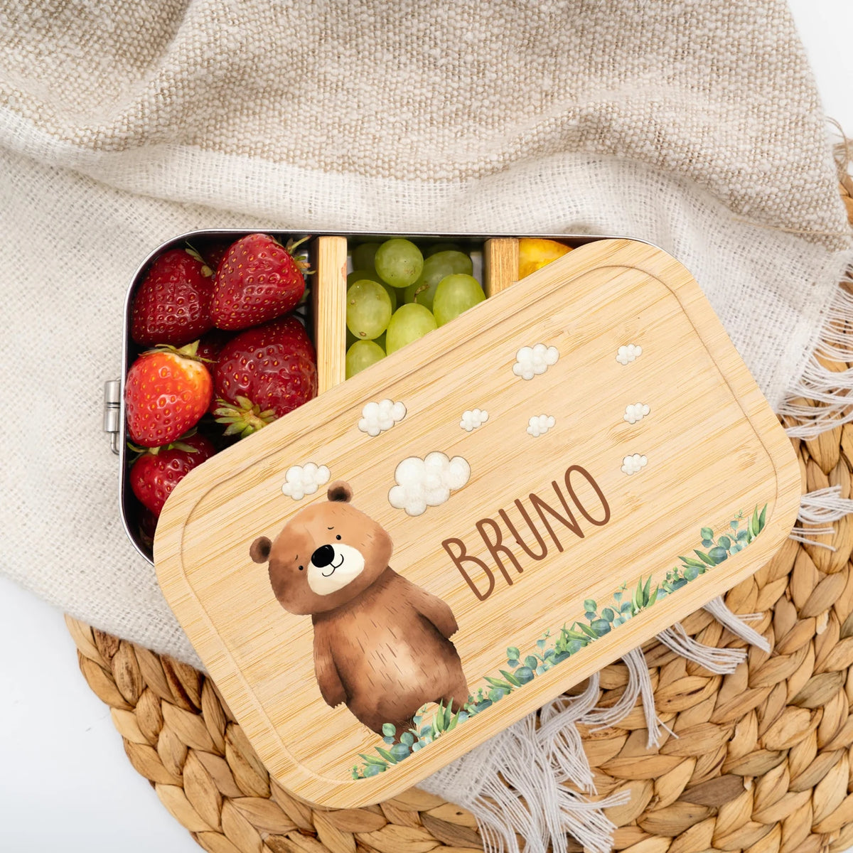 Brotdose personalisiert Bär auf der Wiese