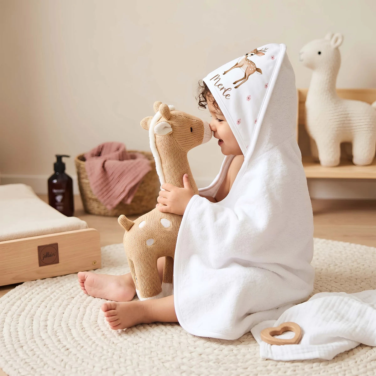 Personalisiertes Kapuzenhandtuch Baby – Reh Blüten