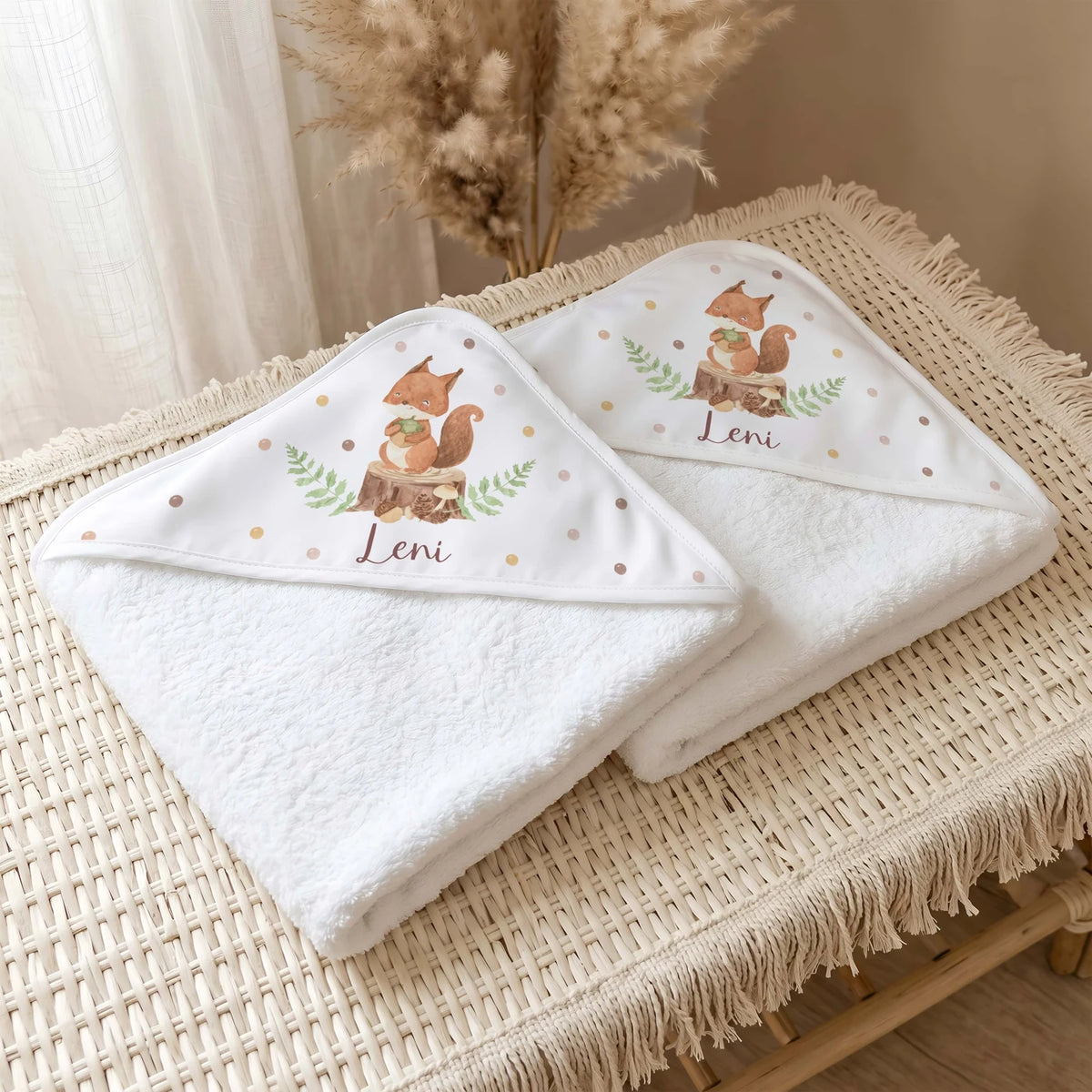 Personalisiertes Kapuzenhandtuch Baby – Eichhörnchen Eichel