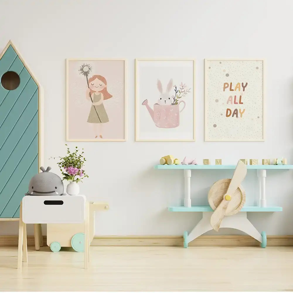 Poster 3er-Set - Engel, Häschen & "Play All Day" fürs Kinderzimmer
