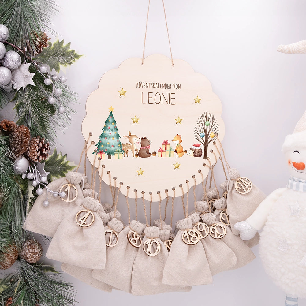 Personalisierter runder Adventskalender Kinder aus Holz  - Tiere im Schneegestöber