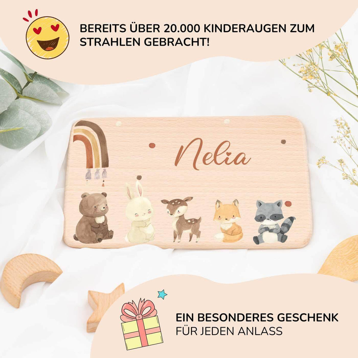personalisiertes geschenk frühstücksbrettchen mit boho tierfamilie und regenbogen motiv