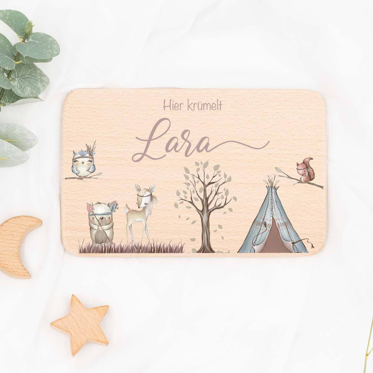 personalisiertes frühstücksbrettchen mit woodland design