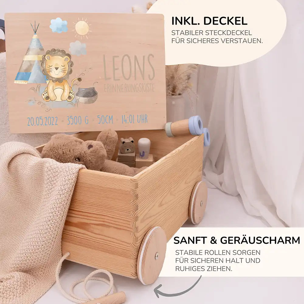 Spielzeugkiste mit Rädern personalisiert - Löwe mit Tipi