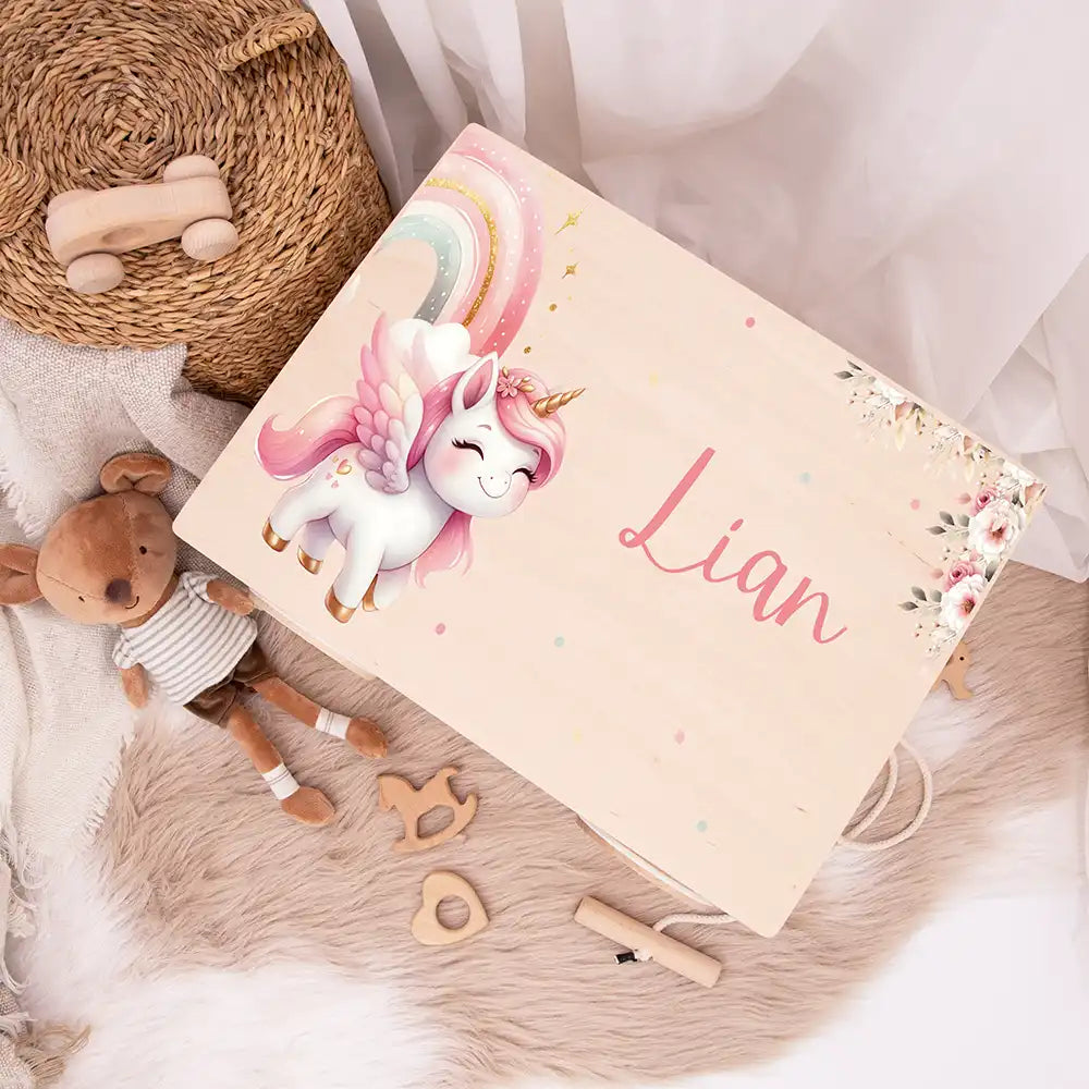 Spielzeugkiste mit Rädern personalisiert - Einhorn