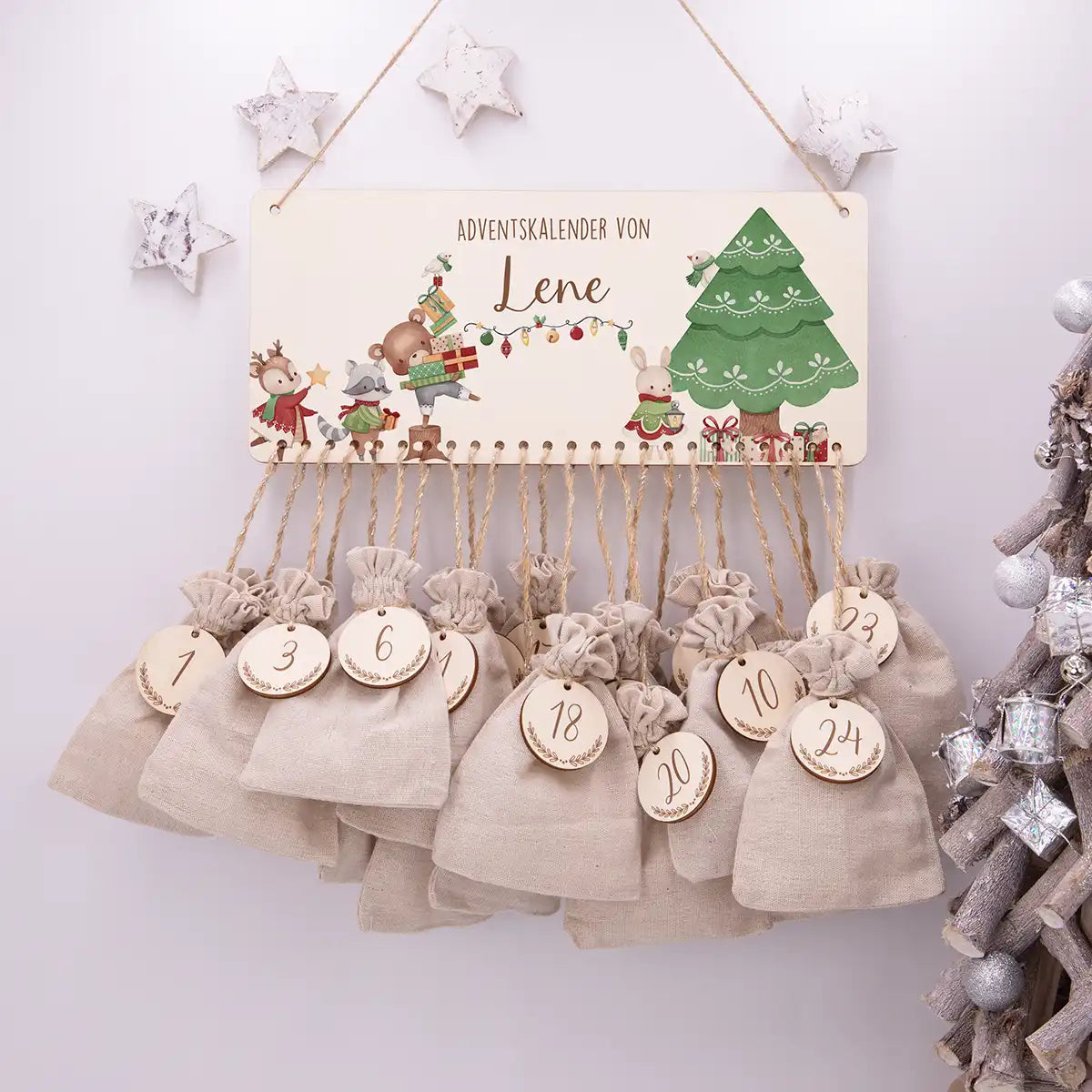 Personalisierbarer Adventskalender farbig - Weihnachtsbaum Tiere
