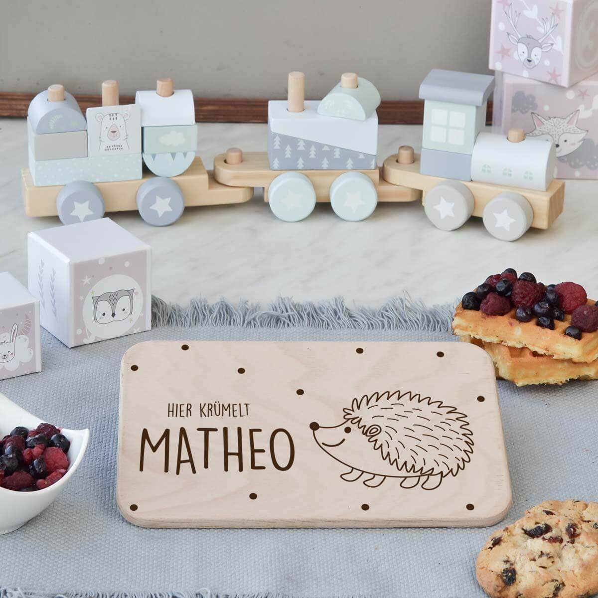 breakfast board with hedgehog motif and personalized name