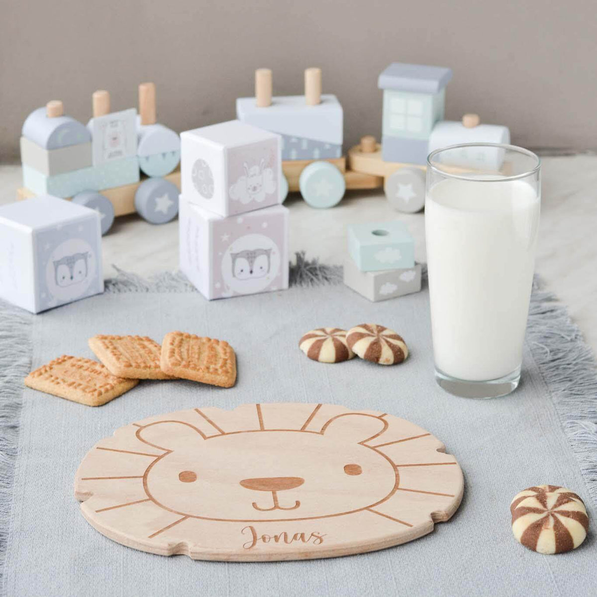 close-up of lion face design on personalized breakfast board